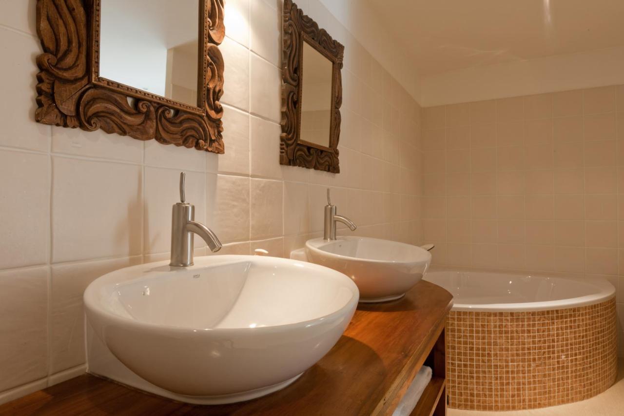 Domaine De La Combotte Bed & Breakfast Nantoux Bagian luar foto